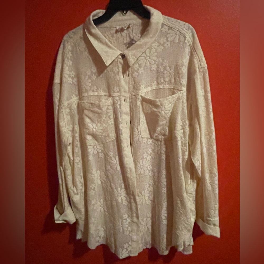 Oli & Hali cream top